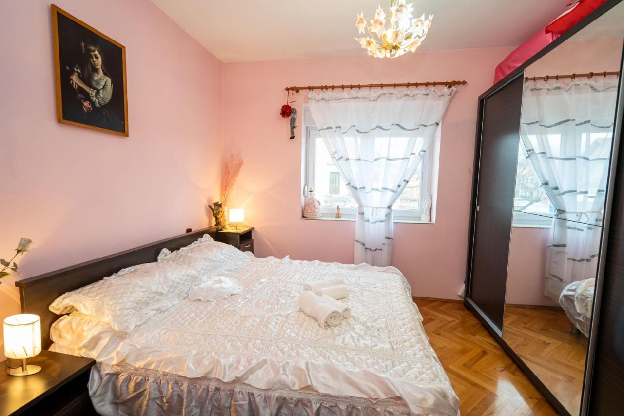 Apartman Jozic Knin Exteriér fotografie