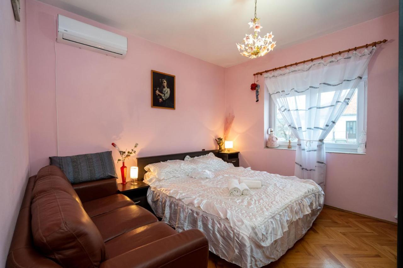 Apartman Jozic Knin Exteriér fotografie